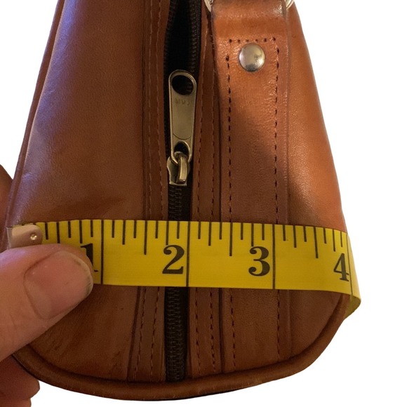 Chic Black and Red Embossed Shoulder Bag - Picture 4 of 8